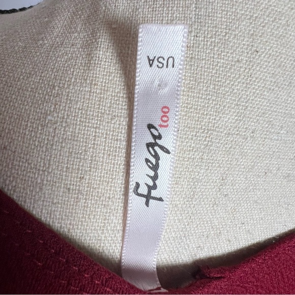 Elegant Red Fitted Bell Sleeve Blouse - Picture 4 of 6